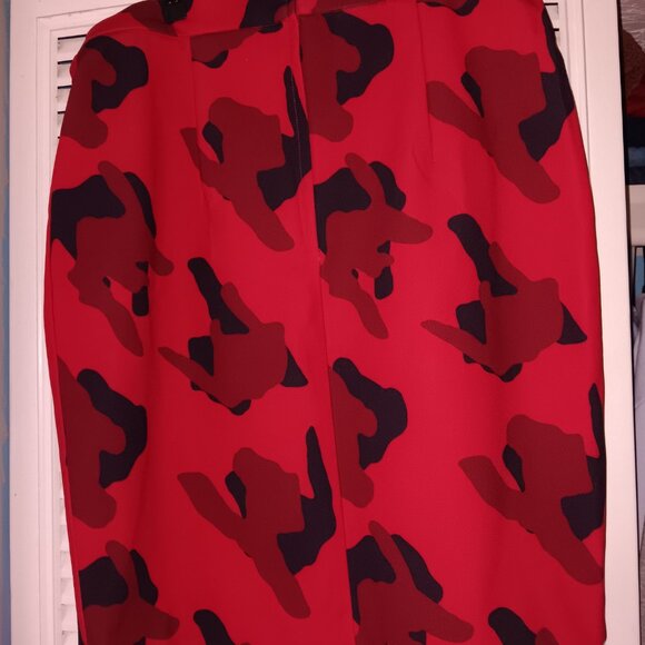 Red and Black skirt - Picture 5 of 7